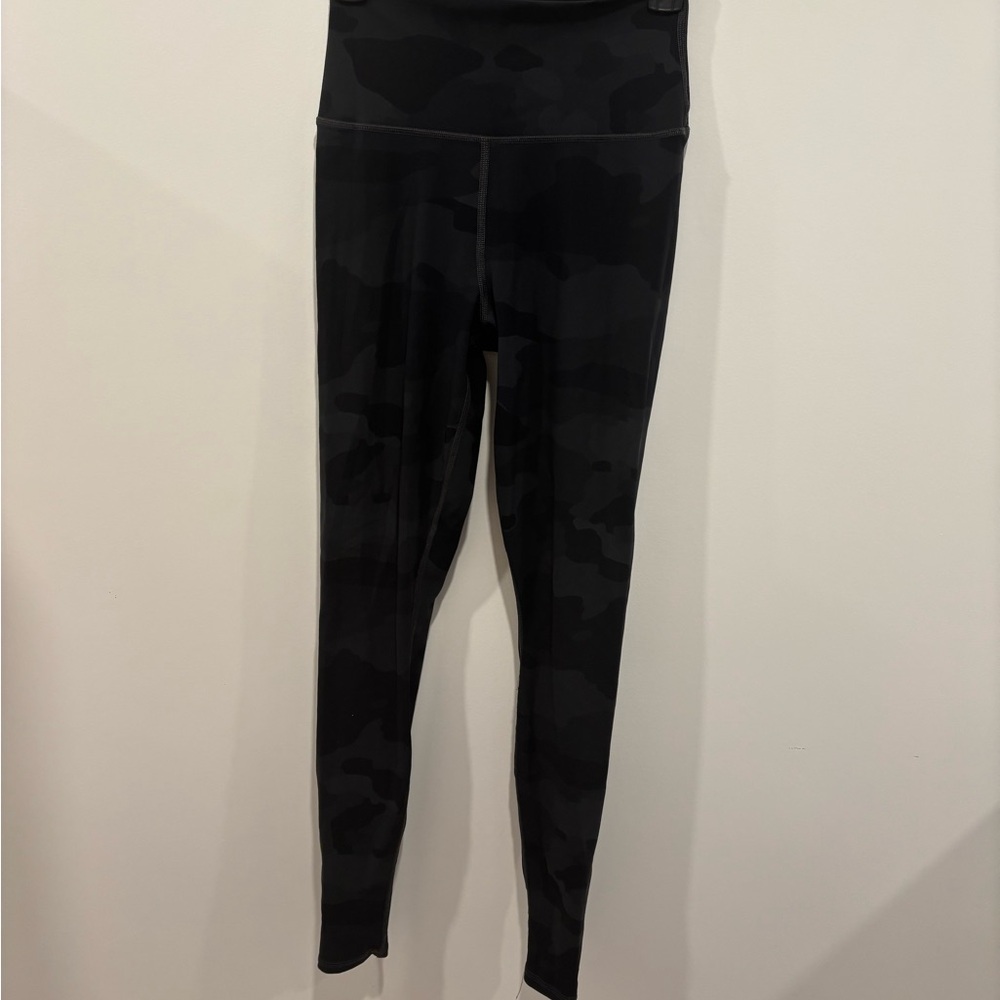 ALO Yoga Dark Camouflage Leggings